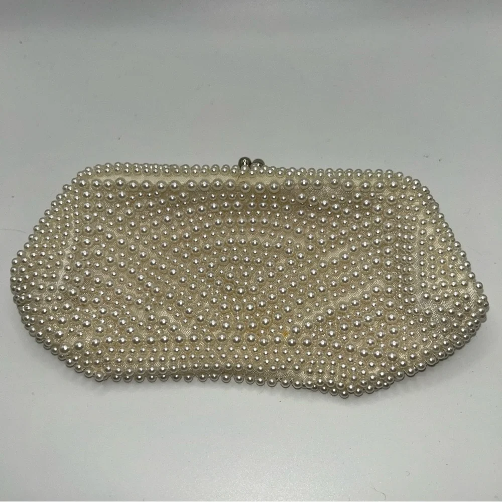 Vintage small pearl beaded clutch with satin lining - Picture 1 of 4